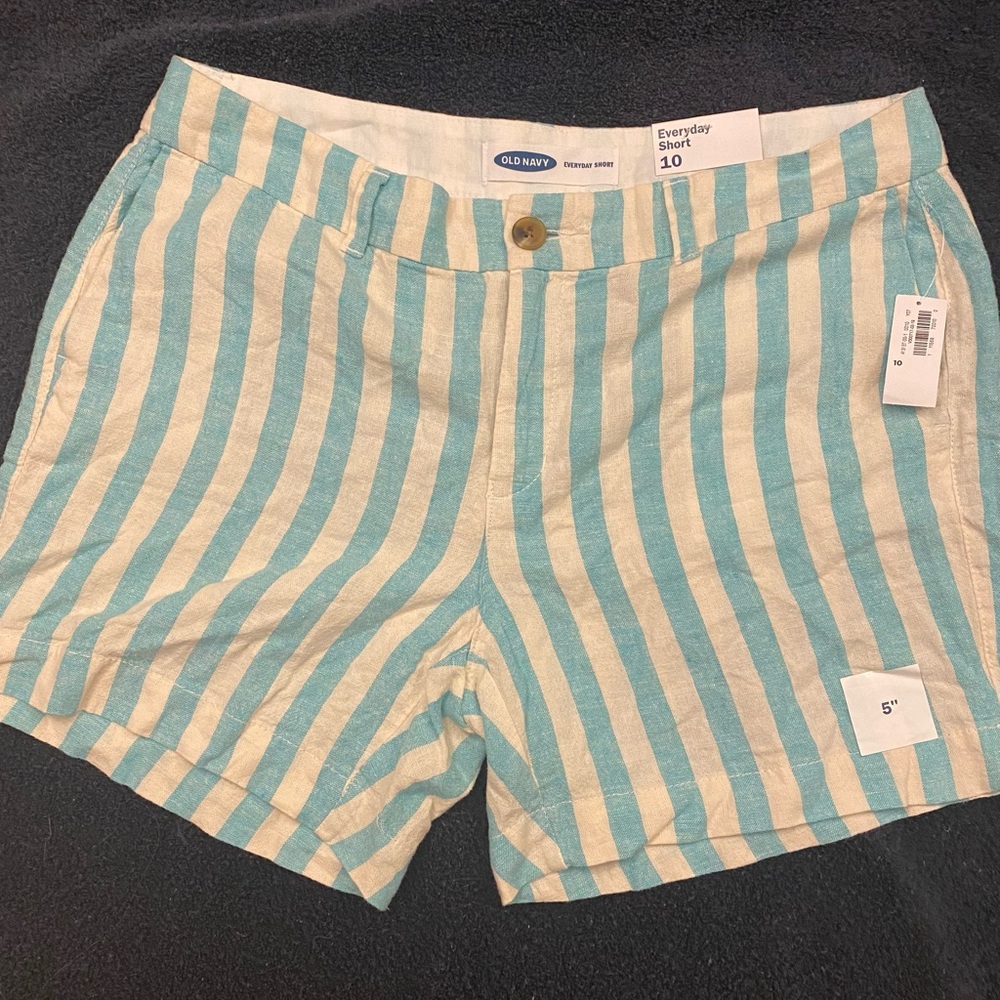 Old Navy Everyday Linen short. NWT. Women Size 10 aqua stripe. NEW!